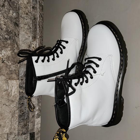 Dr. Martens Brand New No Tag No Size White Leather Boots - Picture 2 of 8